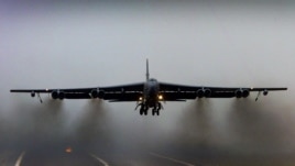 Phi cơ ném bom B-52 của Hoa Kỳ đang diễn tập ở Nam Triều Tiên.