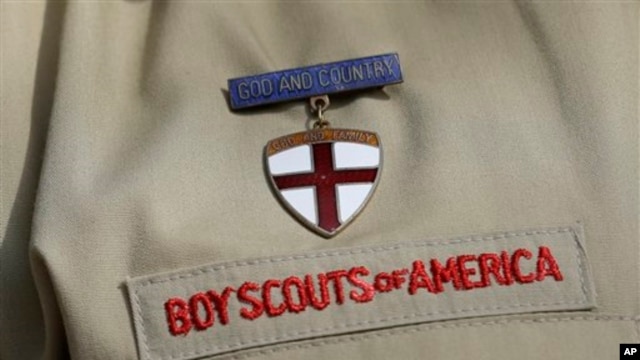 La votación a favor de líderes gays en Boy Scouts of America pone fin a décadas de prohibición.