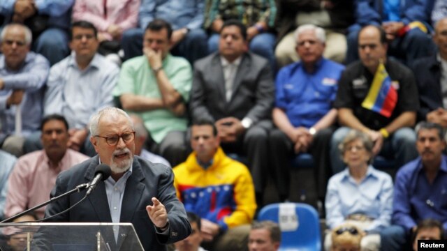 Ramón Guillermo Aveledo dijo que la MUD garantiza que postulará un solo candidato presidencial si se convoca a elecciones.