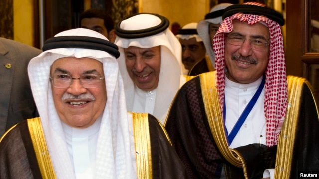 Bộ trưởng Dầu khí Ali al-Naimi (trái) của Ả Rập Saudi