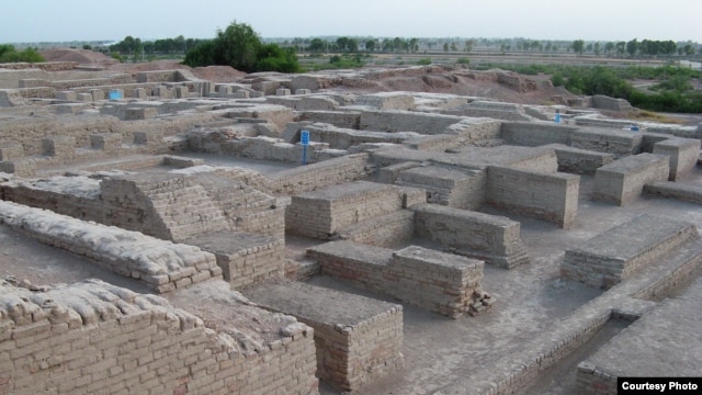A city-settlement of the the Indus Valley Civilization, ca. 2600-1500 BCE. (Comrogues, Creative Commons)