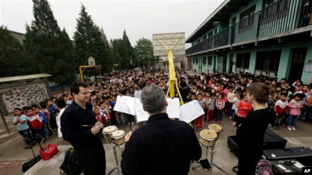 Members of the Philadelphia Orchestra visited the Tongxin Experimental Primary School near Beijing as part of a outreach program in June.
