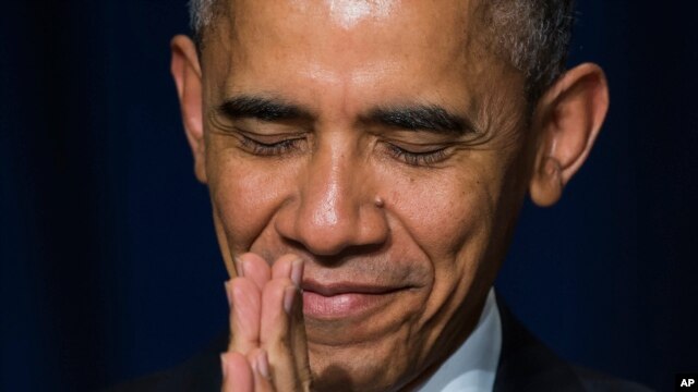 Obama prayer breakfast hands together to pay tribute to the Dalai Lama