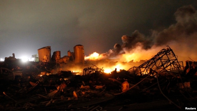 Hiện trường đám cháy tại nhà máy phân bón ở Waco sau vụ nổ, ngày 18/4/2013.