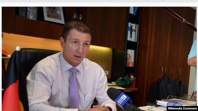 Phó Thủ hiến kiêm Bộ trưởng Bộ Công nghiệp và Thủy sản vùng lãnh thổ bắc Úc Willem Westra van Holthe.