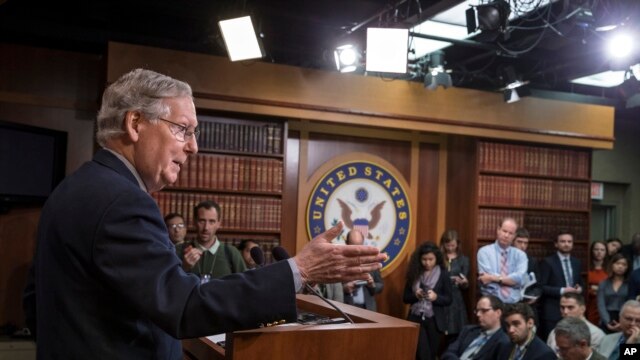 Lãnh tụ khối đa số Thượng viện Mitch McConnell trong một cuộc họp báo tại Điện Capitol ở thủ đô Washington.