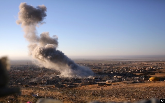 Smoke believed to be from an airstrike billows over the northern Iraqi town of Sinjar, Nov. 12, 2015.