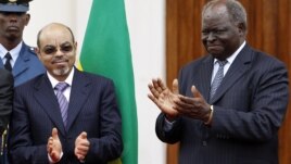 Ethiopian Prime Minister Meles Zenawi, left, with Kenyan President Mwai Kibaki, Nairobi, March 1, 2012.