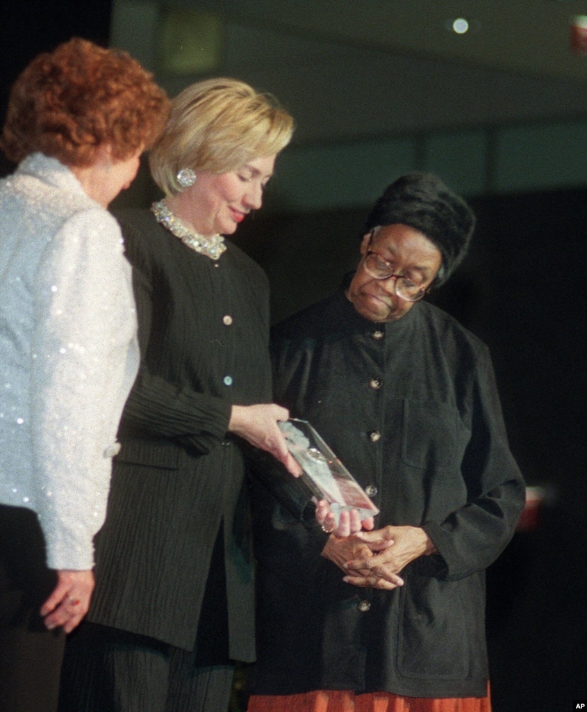 Gwendolyn Brooks, 1917-2000: First African-American To Win A Pulitzer ...