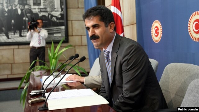Parlamanterê Dersîmê yê Partîya Gel ya Komarî (CHP) Huseyîn Aygun
