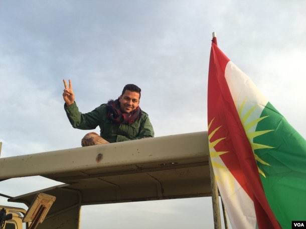 Peshmerga fighter on the Makhmour frontline, Iraq, March 2016. (S. Behn / VOA)