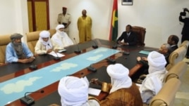Lead negotiator Burkina Faso President  Blaise Compaore (C) meets with Mali delegations Nov 16, 2012 in Ouagadougou