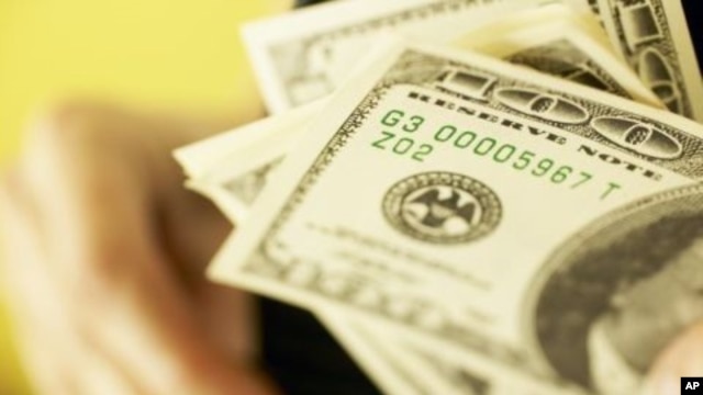 AQSh dollari kimning cho'ntagiga ketmoqda, deya so'raydi kongressmenlar (Suratni kattalashtirish mumkin)