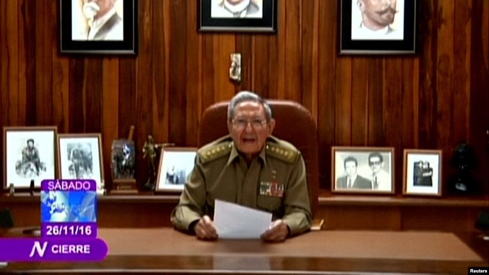 Presidenti Raul Castro duke dhënë njoftimin