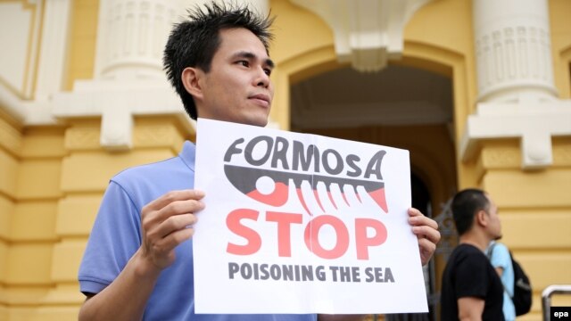 Biểu tình tố cáo Formosa gây ô nhiễm môi trường dẫn tới vụ cá chết hàng loạt ở miền Trung, ngày 1/5/2016.