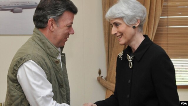 La subsecretaria Wendy Sherman se reunió con el presidente Juan Manuel Santos en el aeropuerto militar de Catam.