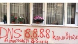 Turqit sfidojnë ndalimin e Twitterit nga qeveria