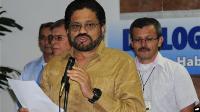 El jefe negociador de las FARC, Iván Márquez, hace declaraciones en La Habana.