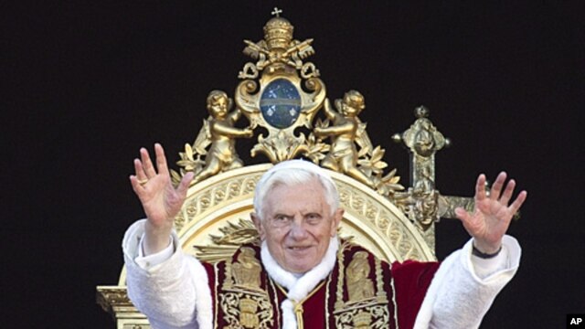Pope Benedict XVI delivers his "Urbi et Orbi" (to the City and to the World) speech from the central loggia of St. Peter's Basilica at the Vatican, December 25, 2011.