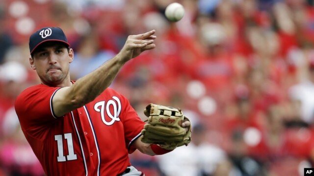 El tercera base de los Nationals de Washington, Ryan Zimmerman, durante el juego que su equipo perdi'o contra los Cardenales de San Luis, el domingo 30 de septiembre. Los Nacionales necesitan ganar un juego más para ganar su división.