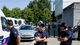 Shpërthime dhune në periferi të Parisit