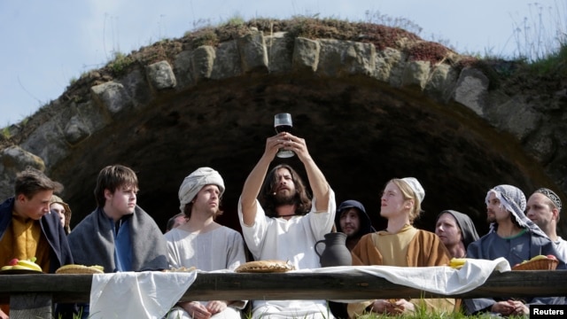 Actors re-act "The Last Supper" as part of Easter festivities in the Czech Republic city of Ceska Lipa. (April 2014)