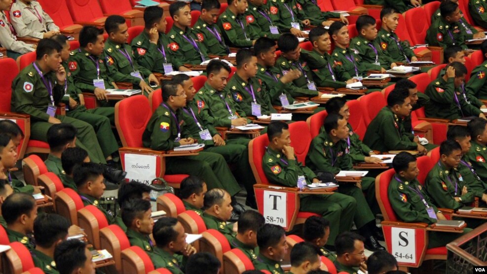 ၂၁ ရာစုပင္လံုသို႔ တက္ေရာက္လာတဲ့ တပ္မေတာ္သားမ်ား