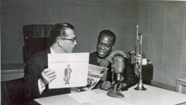 Willis Conover interviewing Louis Armstrong at VOA