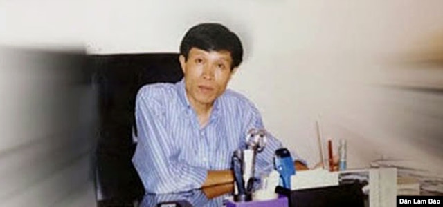 Ông Nguyễn Hữu Vinh, người sáng lập trang anh Ba Sàm, bị cáo buộc 'lợi dụng các quyền tự do dân chủ xâm phạm lợi ích của nhà nước' theo điều 258 bộ luật hình sự.