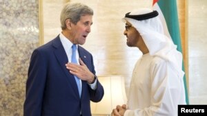 Ngoại trưởng John Kerry gặp Đông cung Thái tử Sheikh Mohammed Bin Zayed của Tiểu vương quốc Ả Rập Thống nhất ngày 23/11/2015.