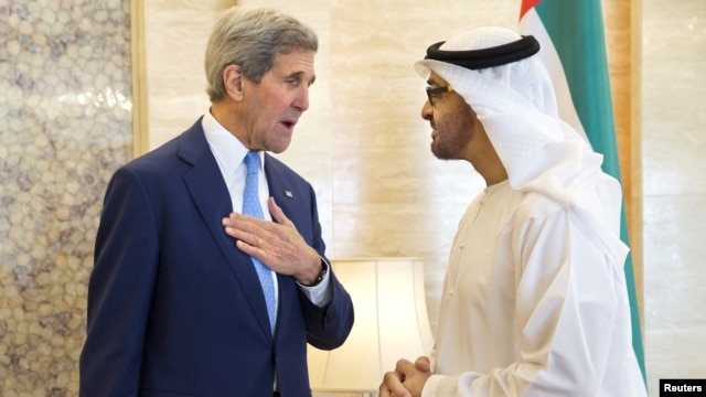 Ngoại trưởng John Kerry gặp Đông cung Thái tử Sheikh Mohammed Bin Zayed của Tiểu vương quốc Ả Rập Thống nhất ngày 23/11/2015.