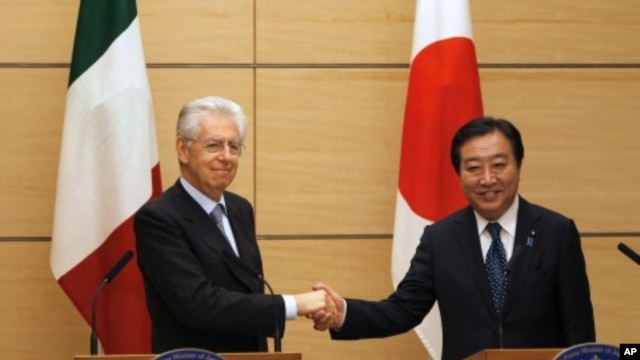 Italian Prime Minister Mario Monti (L) and his Japanese counterpart Yoshihiko Noda shake hands at the end of their joint news conference at Noda's official residence in Tokyo, March 28, 2012.