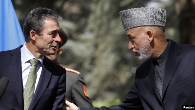 Avganistanski predsednik Hamid Karzai i generalni sekretar NATO Anders Fog Rasmusen na zajedničkoj konferenciji za medije u Kabulu