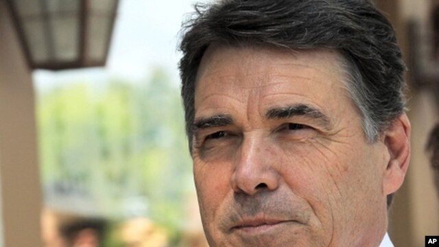 U.S. Republican presidential candidate Texas Governor Rick Perry leaves a campaign stop at Harvey's Bakery and Coffee Shop in Dover, New Hampshire August 18, 2011.