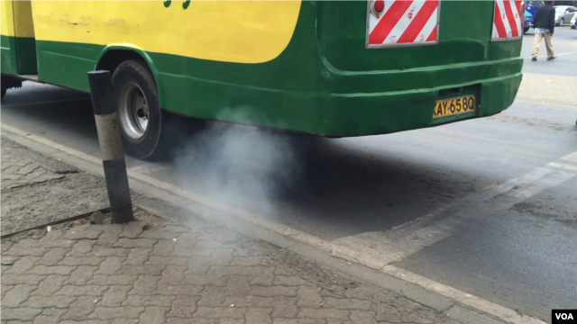 Buses and other vehicles are the top source of pollution in Nairobi. (Amos Wangwa/VOA News)