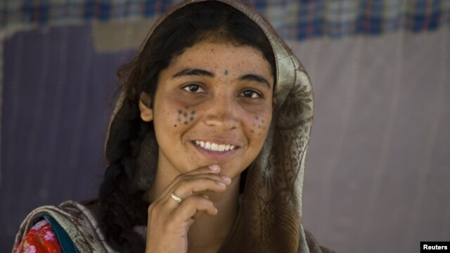 Afg'oniston shimoli, mozori-shariflik ayol, 18-avgust, 2009-yil.