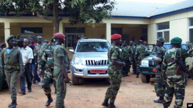 Military soldiers of Guinea-Bissau leave a building on April 13, 2012 after a meeting in Bissau. 