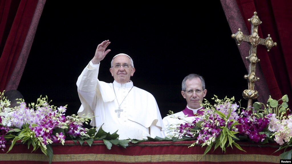 Pope Decries Persecution of Christians During Easter Mass