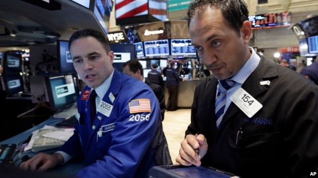Tanto el Dow Jones como el S&P 500 y el Nasdaq retrocedieron.