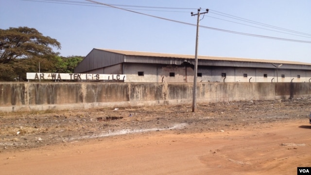 The closed and dilapidated Arewa Textile Mill in Kaduna, Nigeria, December 5, 2012. (I. Kure - for VOA)