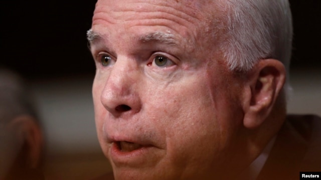 Según  el senador McCain, el presidente Obama ha apoyado los esfuerzos del grupo bipartidista.