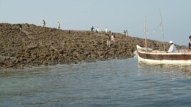 Zalzala Jazeera (Earthquake Island) in Pakistan, Nov. 22, 2013 (WWF's Abdul Rahim for VOA).