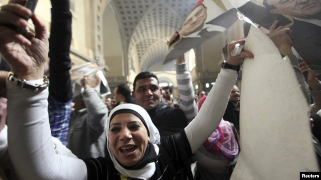 A supporter of deposed Egyptian president Hosni Mubarak celebrates and shouts slogans outside a High Court in Cairo, January 13, 2013. 