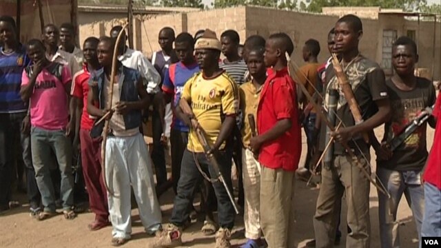 Members of a civilian defense group in Makary, Cameroon, arm themselves with bows and arrows. Authorities say such groups get support from soldiers in Cameroon’s Rapid Intervention Brigade. (M.E. Kindzeka/VOA)
