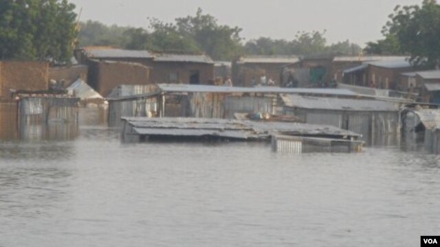Un quartier de N'Djaména sous les eaux (octobre 2012)                         