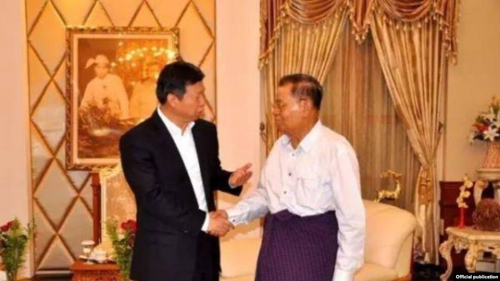 တရုတ္ကြန္ျမဴနစ္ပါတီ နုိင္ငံတကာေရးရာဌာန ၀က္ဘ္ဆုိက္ မွာ ေဖၚျပထားသည့္ ဗိုလ္ခ်ဳပ္မႉးႀကီးသန္းေ႐ႊႏွင့္ ဝန္ႀကီး Mr. Song Tao တို႔ ေတြ႔ဆုံေနပုံ။