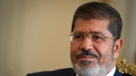 Tổng thống Ai Cập Mohamed Morsi nói việc đặt quyết định của ông trên quyền xét duyệt của tư pháp chỉ có tính cách tạm thời.