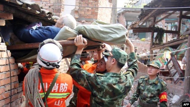 Kinë, vazhdojnë kërkimit për viktimat e tërmetit