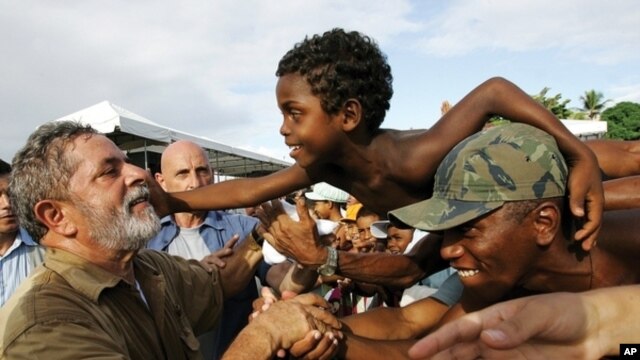 President Lula da Silva meets with local people