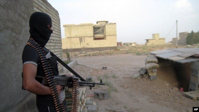 Chiến binh của nhóm Quốc gia Hồi Giáo Iraq và vùng Levant ISIL hiện đang kiểm soát hai thị trấn Rutba và Anah.
